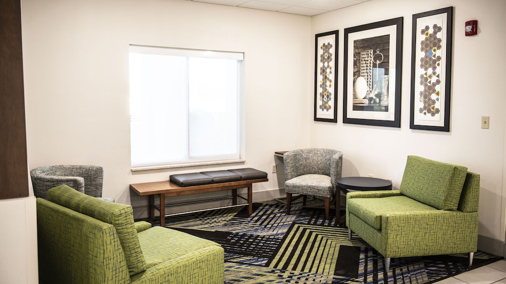 holiday inn express and suites sedalia by ihg