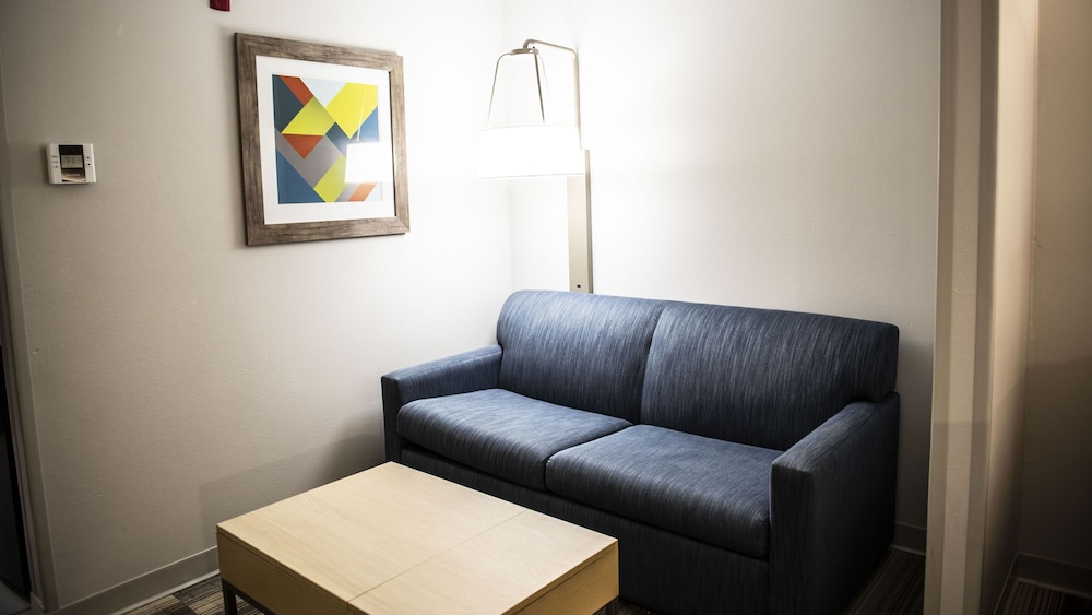 holiday inn express and suites sedalia by ihg
