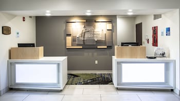 Holiday Inn Express & Suites Sedalia By Ihg,Missouri>>Clinton,3 star