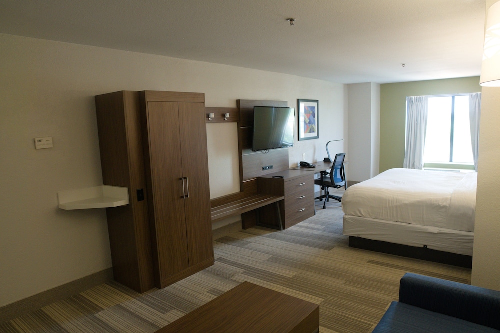 holiday inn express and suites douglas by ihg