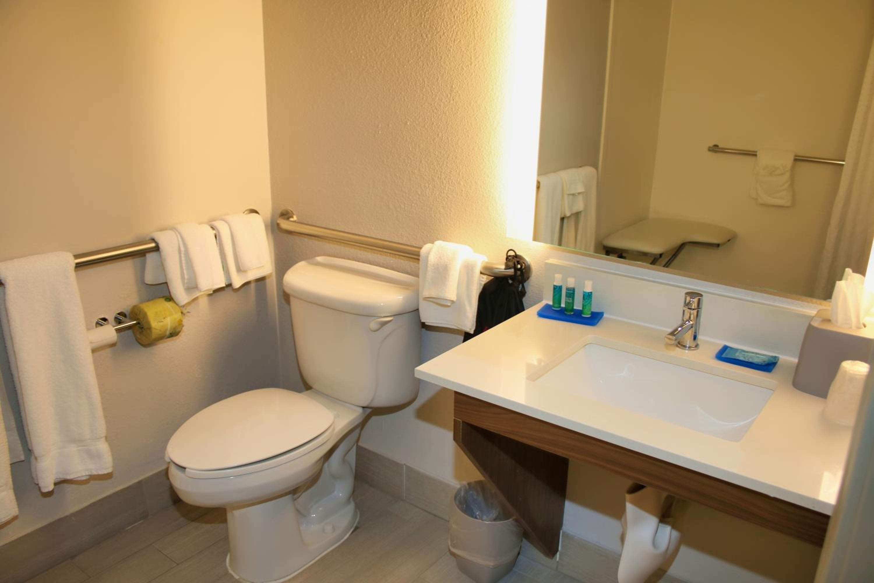holiday inn express and suites douglas by ihg
