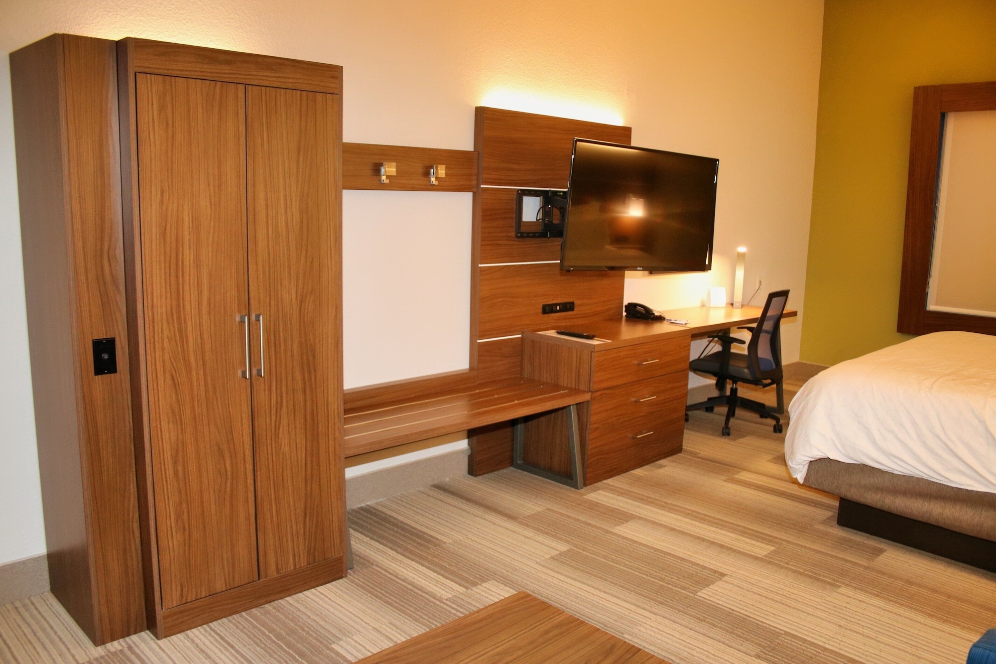 holiday inn express and suites douglas by ihg