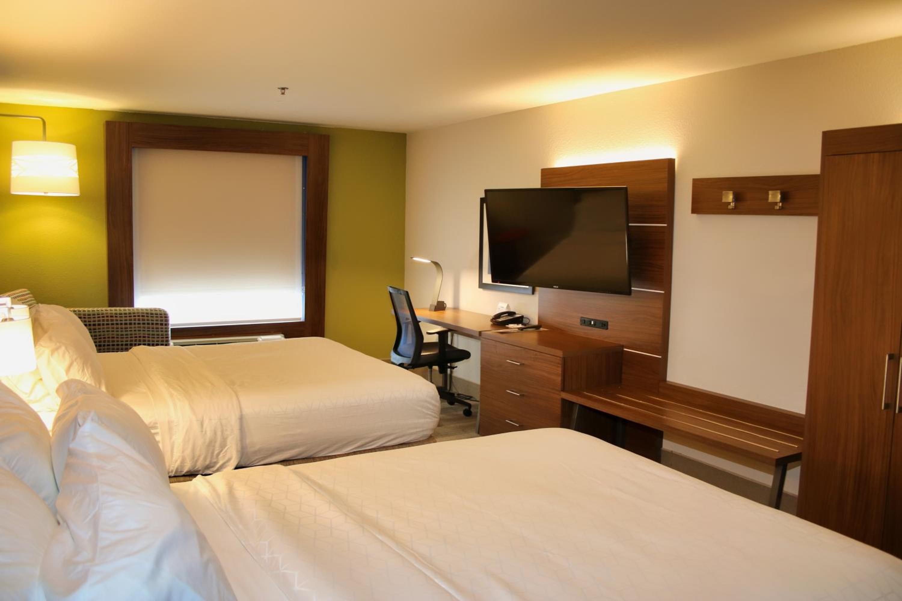 holiday inn express and suites douglas by ihg