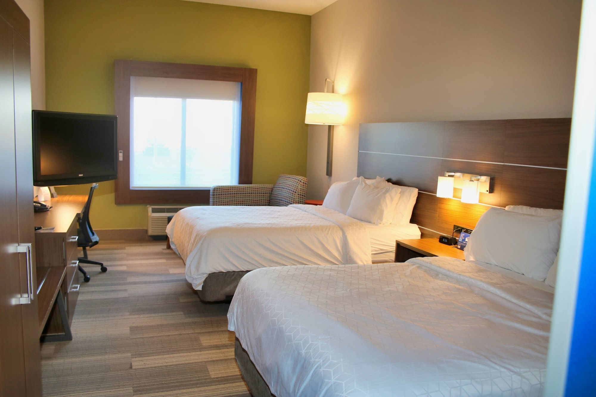 holiday inn express and suites douglas by ihg