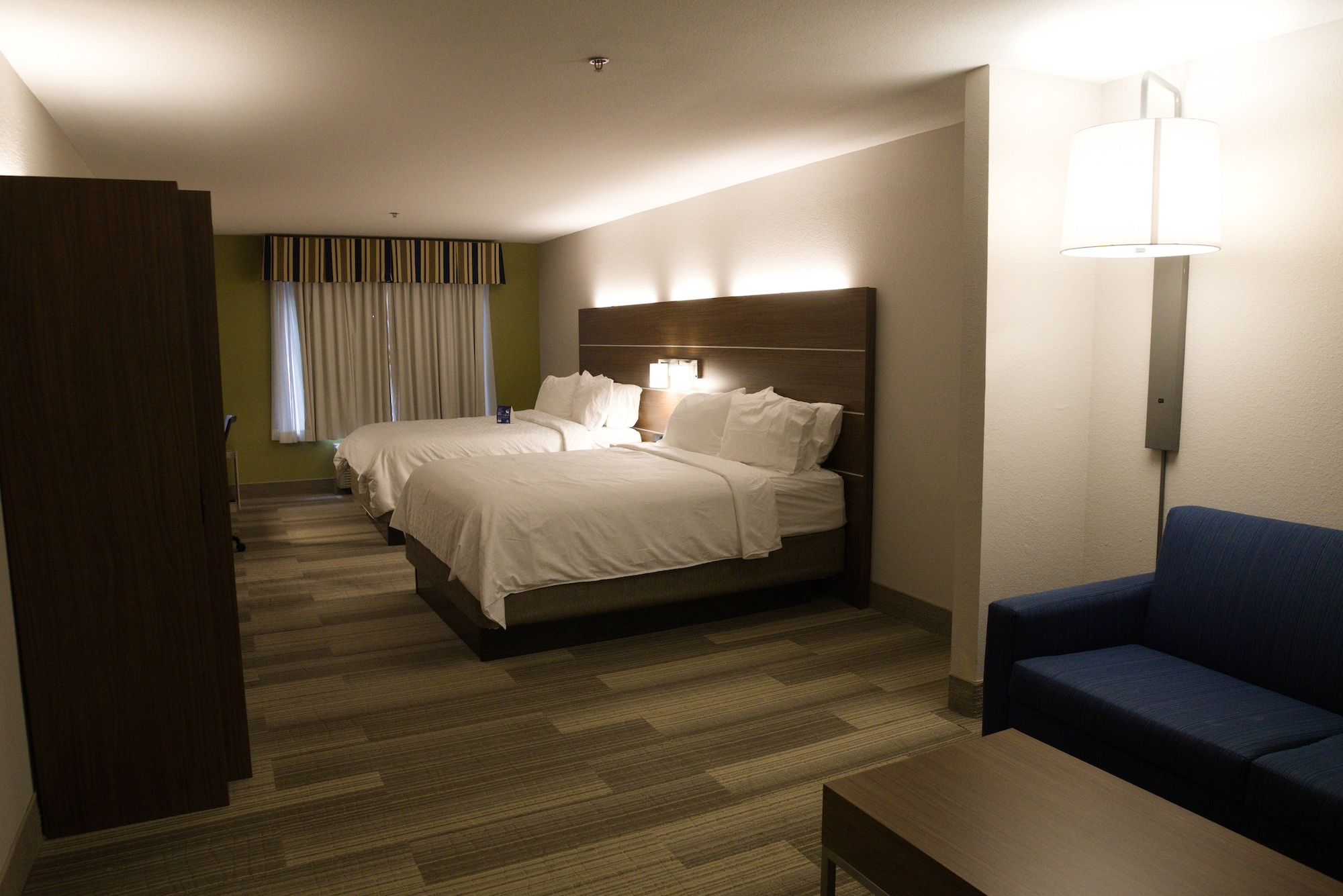 holiday inn express and suites douglas by ihg