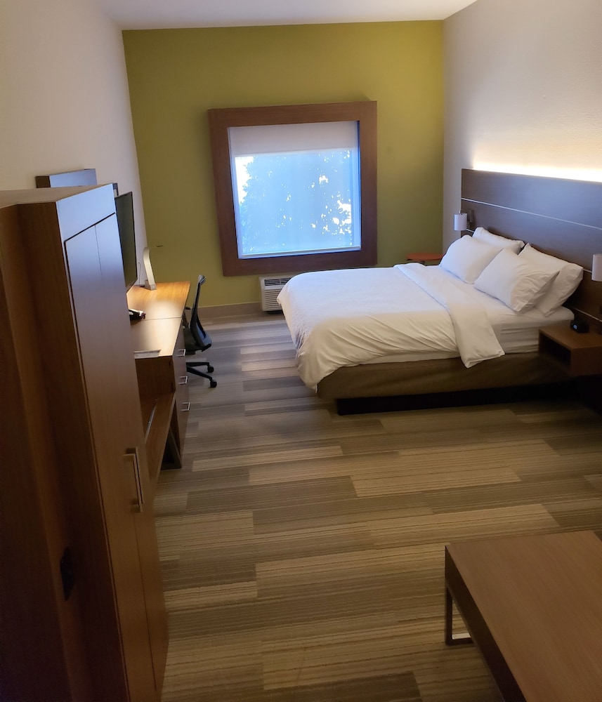 holiday inn express and suites douglas by ihg