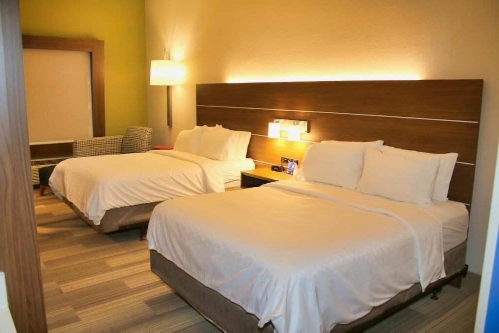 holiday inn express and suites douglas by ihg