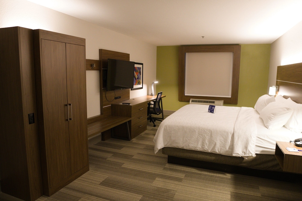 holiday inn express and suites douglas by ihg