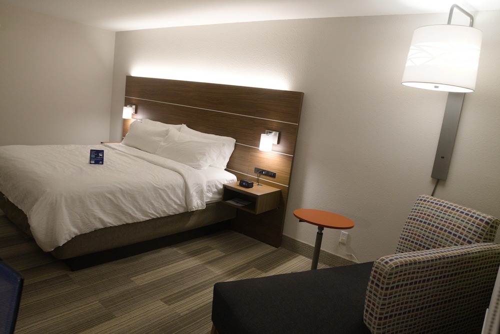 holiday inn express and suites douglas by ihg