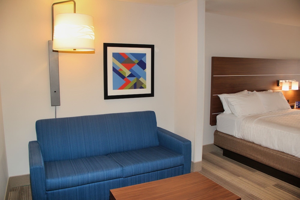 holiday inn express and suites douglas by ihg