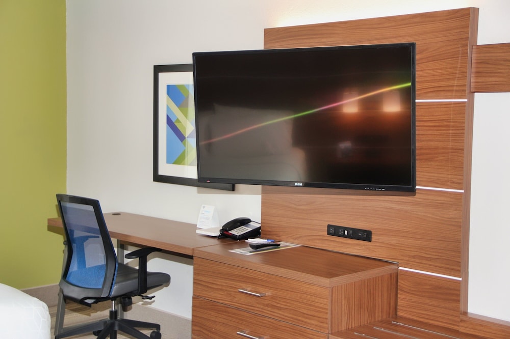 holiday inn express and suites douglas by ihg
