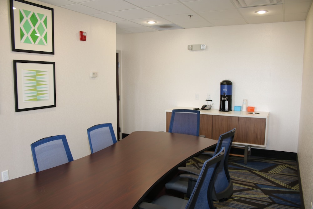 holiday inn express and suites douglas by ihg