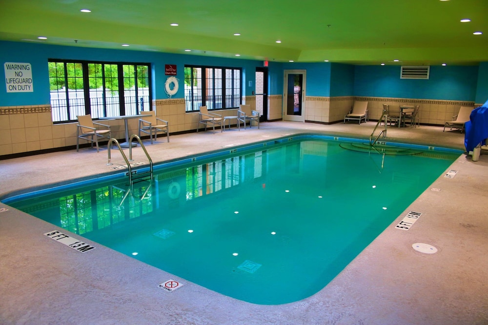 holiday inn express and suites douglas by ihg