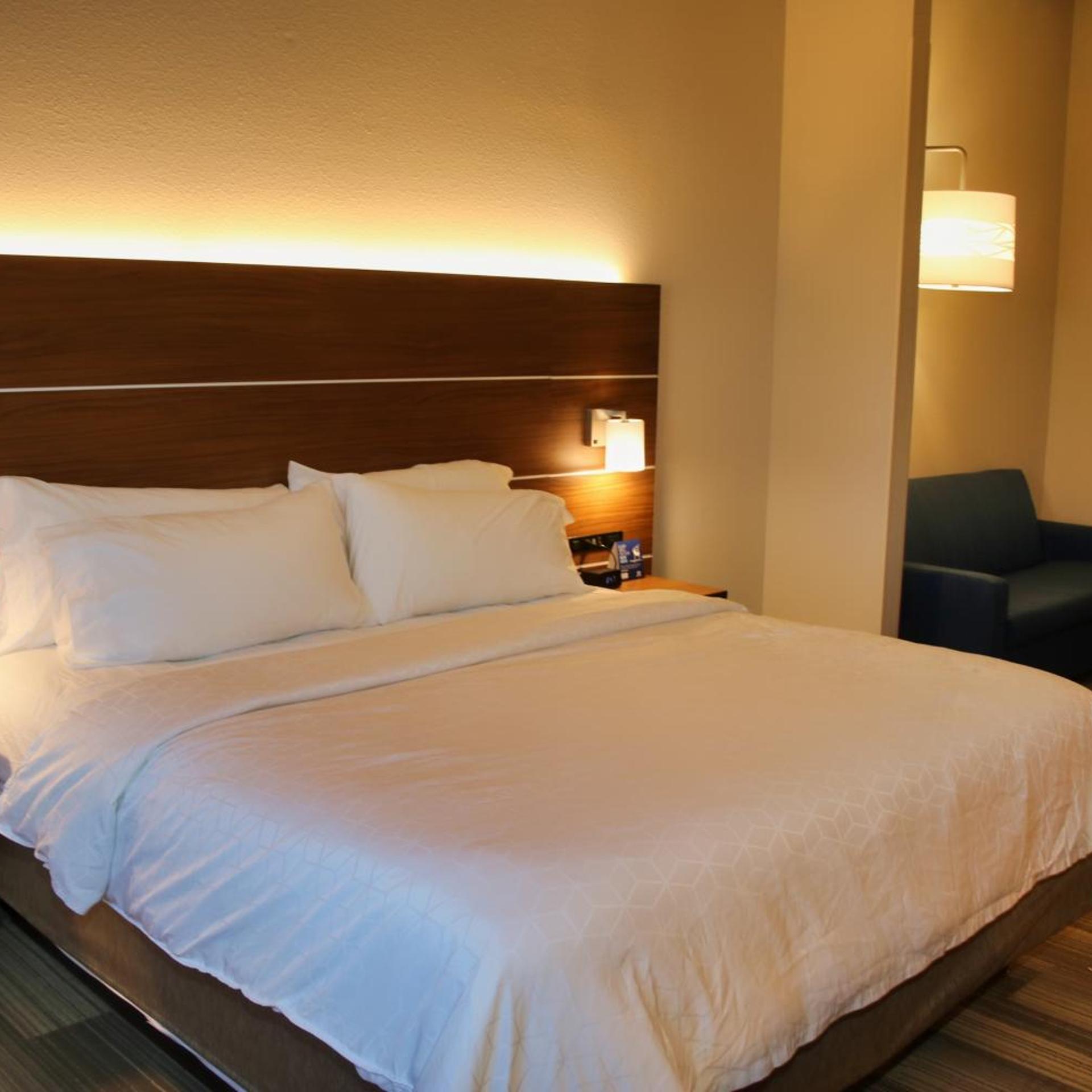 holiday inn express and suites douglas by ihg