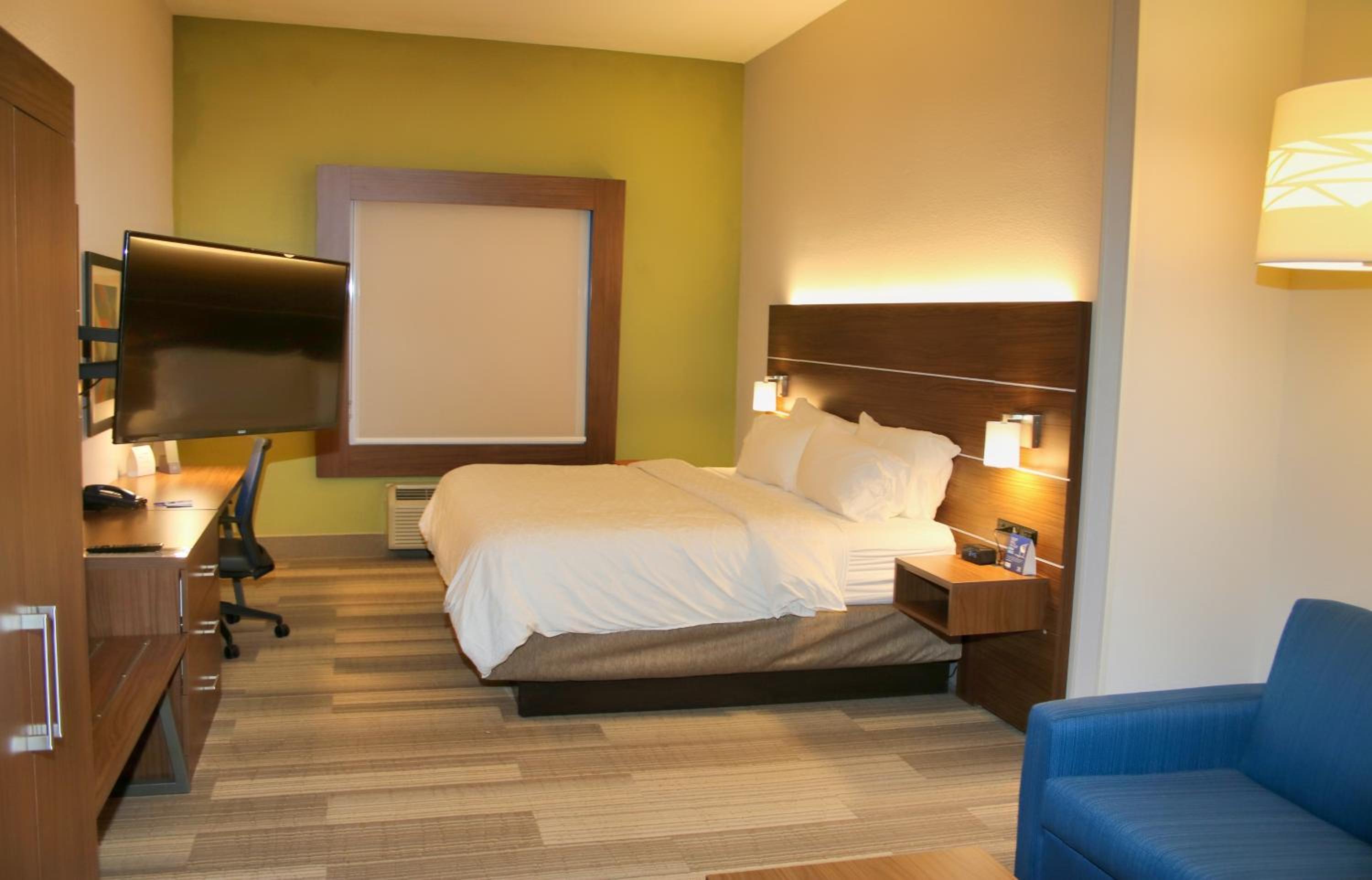 holiday inn express and suites douglas by ihg