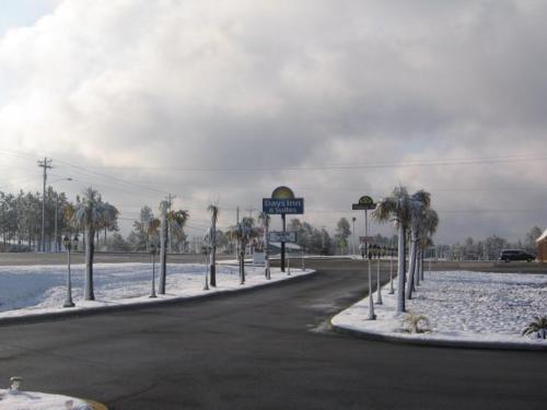 days inn and suites by wyndham swainsboro