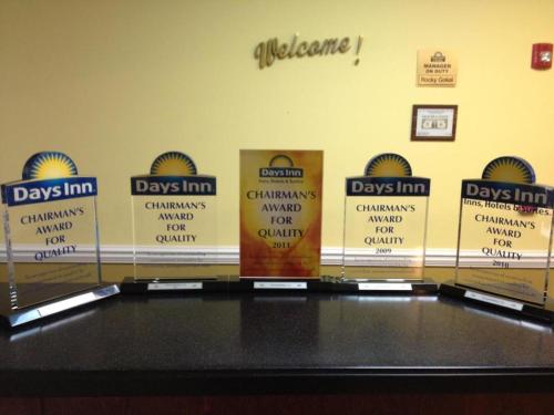 days inn and suites by wyndham swainsboro