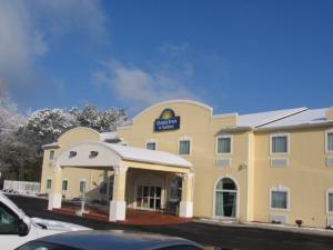 days inn and suites by wyndham swainsboro