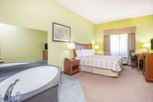 days inn and suites by wyndham swainsboro