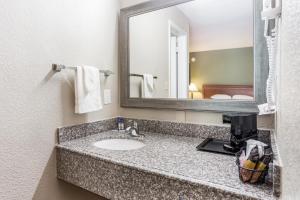 americas best value inn lebanon mo