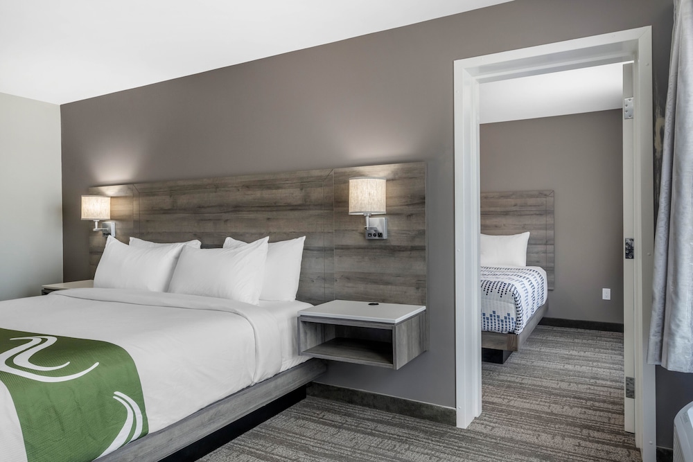 quality inn and suites amsterdam