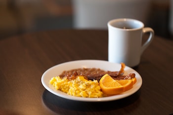 quality inn and suites amsterdam
