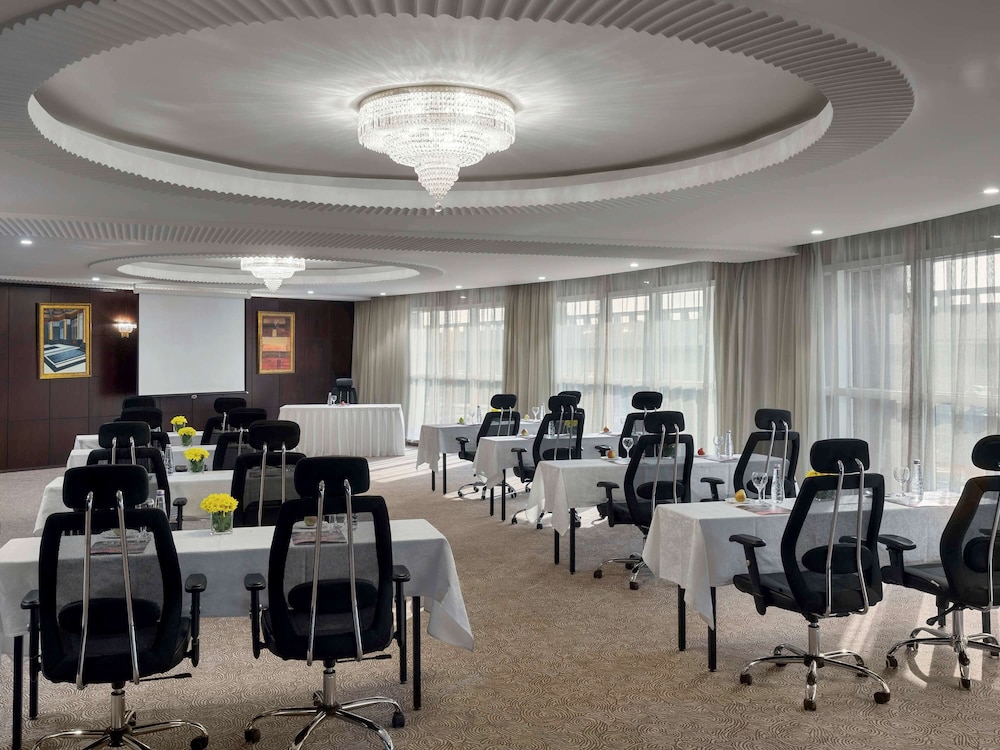 movenpick hotel qassim
