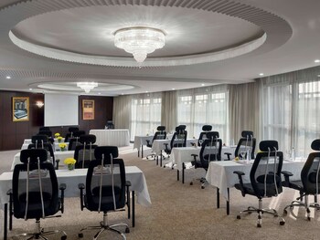 movenpick hotel qassim