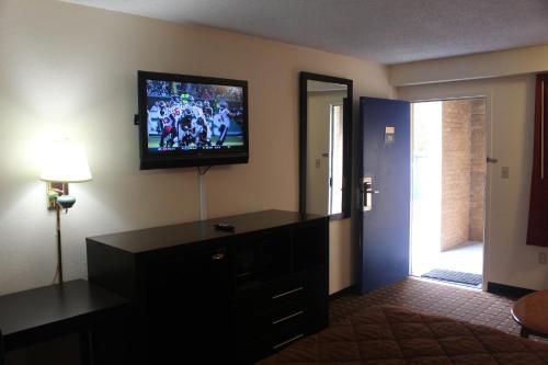 americas best value inn fredericksburg n