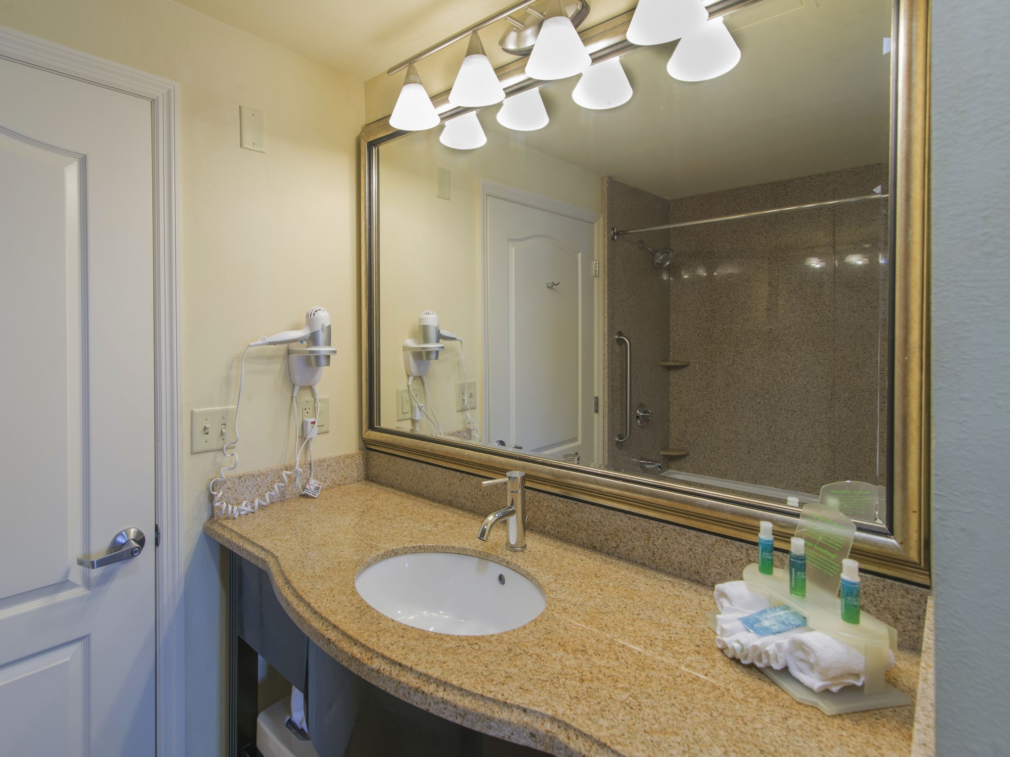 holiday inn express and suites international drive by ihg