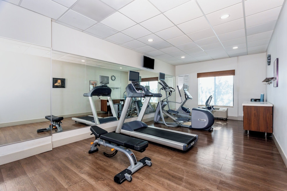 holiday inn express and suites international drive by ihg