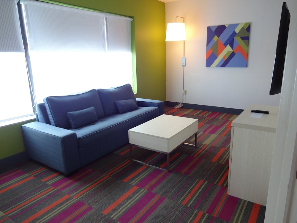 holiday inn express and suites international drive by ihg
