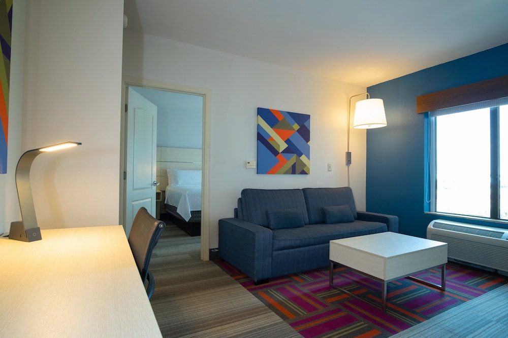 holiday inn express and suites international drive by ihg