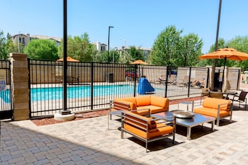Hampton Inn & Suites Riverside/Corona East,Home Gardens>>Colton,3 star