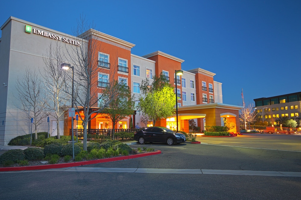 embassy suites by hilton valencia