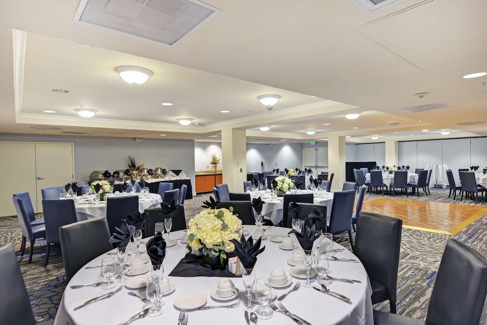 embassy suites by hilton valencia
