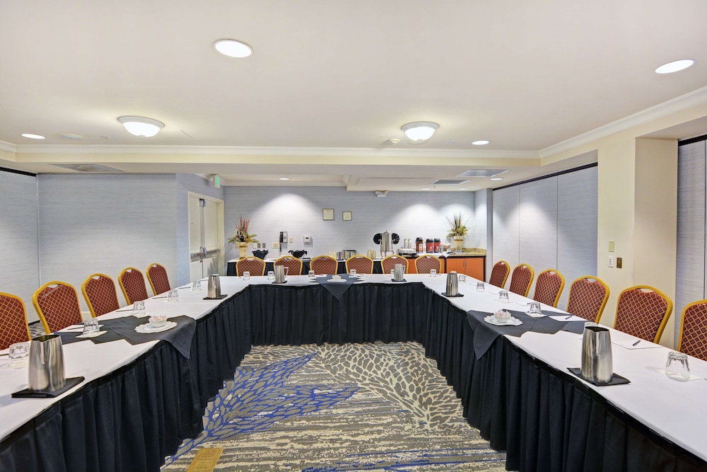 embassy suites by hilton valencia