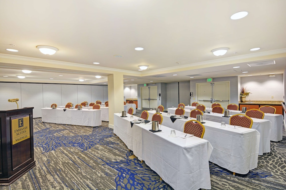 embassy suites by hilton valencia