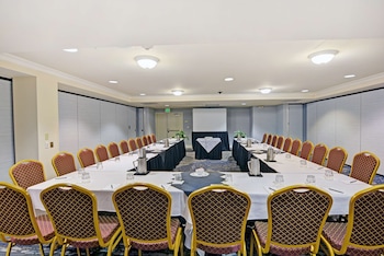 embassy suites by hilton valencia