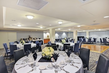 embassy suites by hilton valencia
