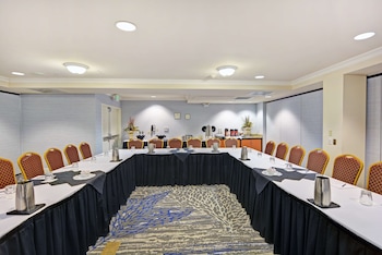 embassy suites by hilton valencia