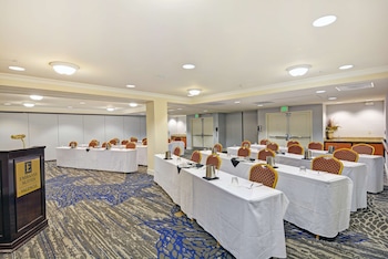 embassy suites by hilton valencia
