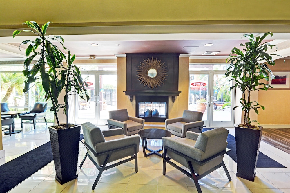 embassy suites by hilton valencia