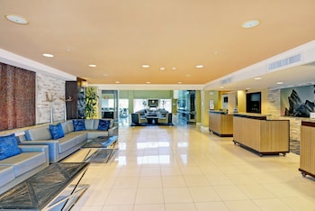 embassy suites by hilton valencia