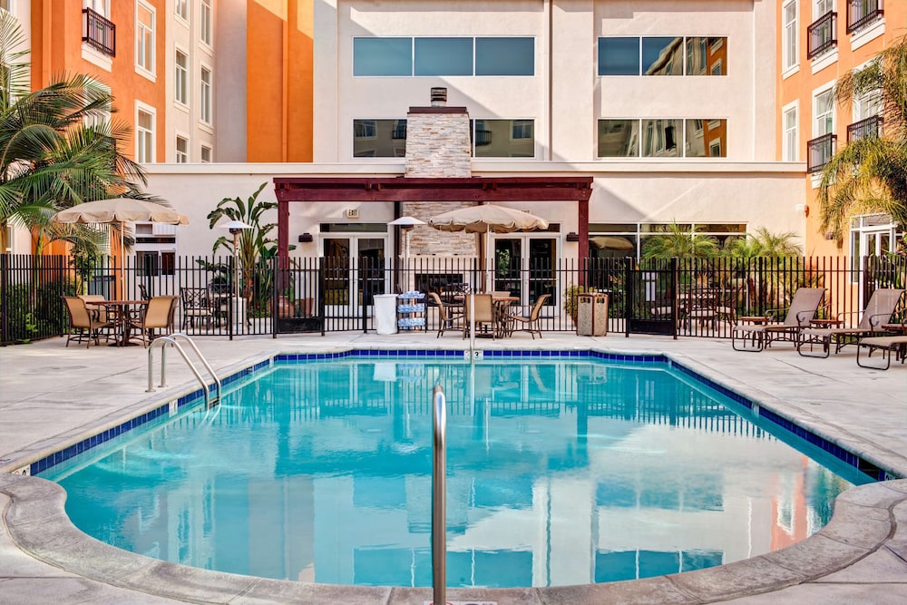 embassy suites by hilton valencia