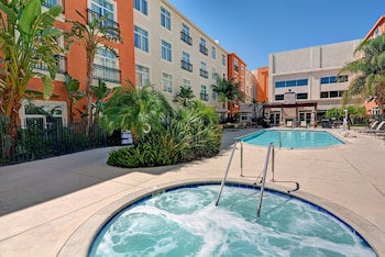 embassy suites by hilton valencia