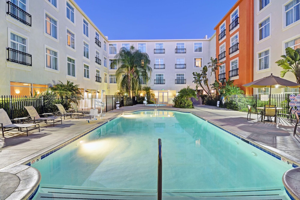 embassy suites by hilton valencia