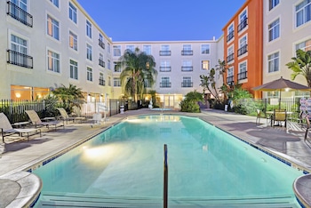 embassy suites by hilton valencia