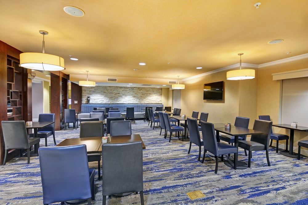 embassy suites by hilton valencia