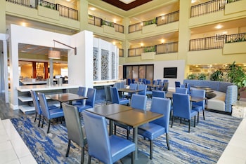 embassy suites by hilton valencia